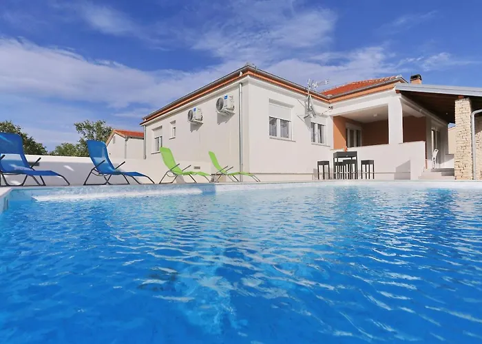 Holidayhouse Alirio With Heated Pool. 빌라