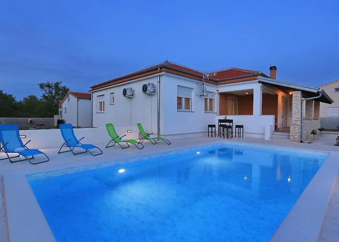 빌라 Holidayhouse Alirio With Heated Pool. 브르시