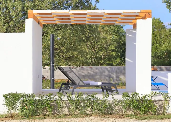 Holidayhouse Alirio With Heated Pool. 빌라 브르시