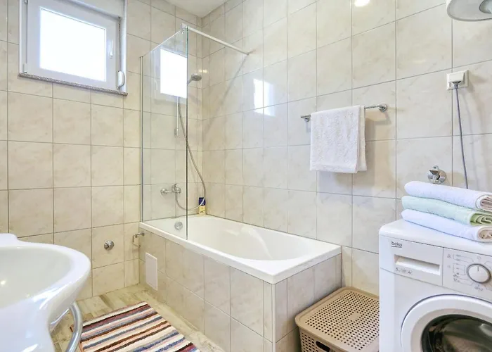 빌라 Holidayhouse Alirio With Heated Pool. 브르시