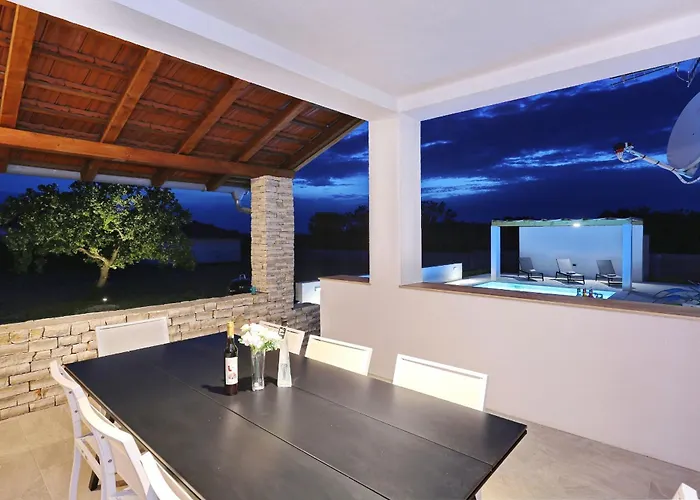 Holidayhouse Alirio With Heated Pool. 빌라