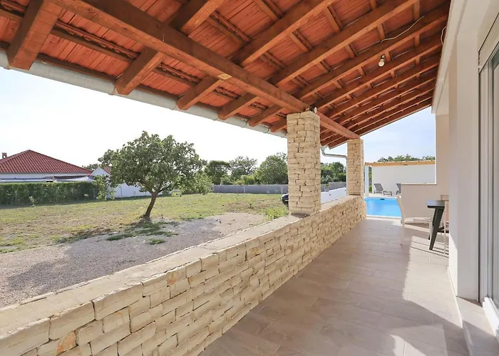 Holidayhouse Alirio With Heated Pool. Vila