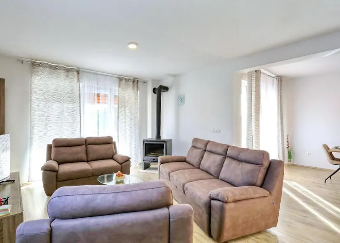 Vila Holidayhouse Alirio With Heated Pool. *