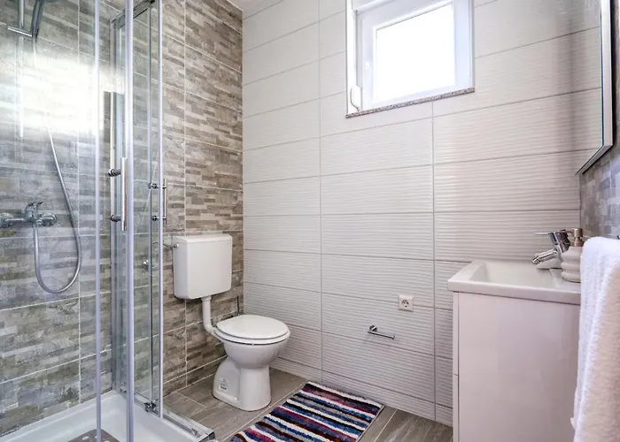 Holidayhouse Alirio With Heated Pool. * 브르시