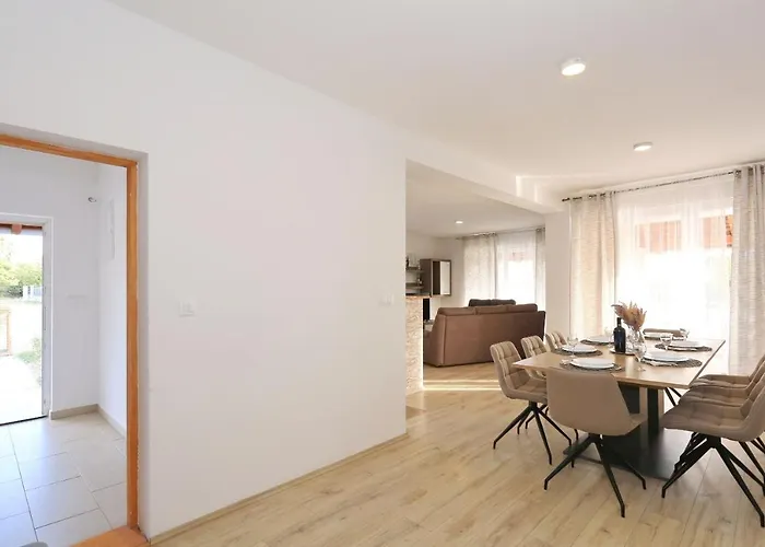 Holidayhouse Alirio With Heated Pool. 빌라