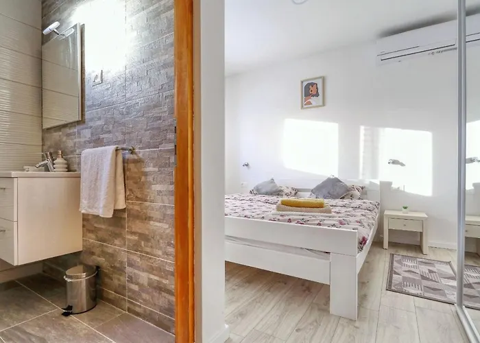 Holidayhouse Alirio With Heated Pool. Vrsi