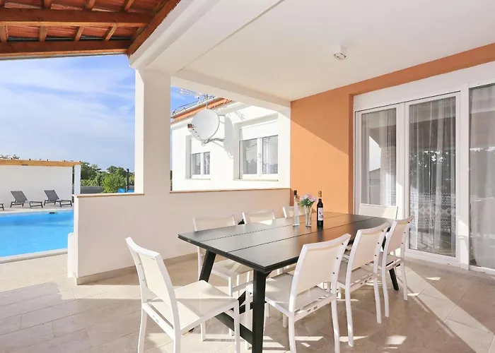Villa Holidayhouse Alirio With Heated Pool.