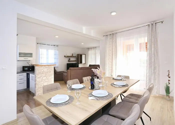 빌라 Holidayhouse Alirio With Heated Pool.