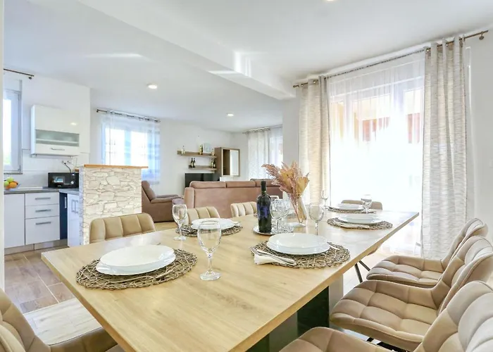 Villa Holidayhouse Alirio With Heated Pool.