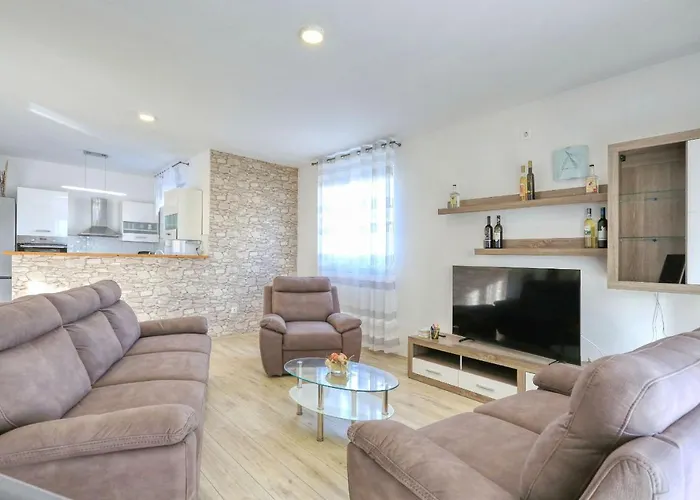 Holidayhouse Alirio With Heated Pool. Villa *