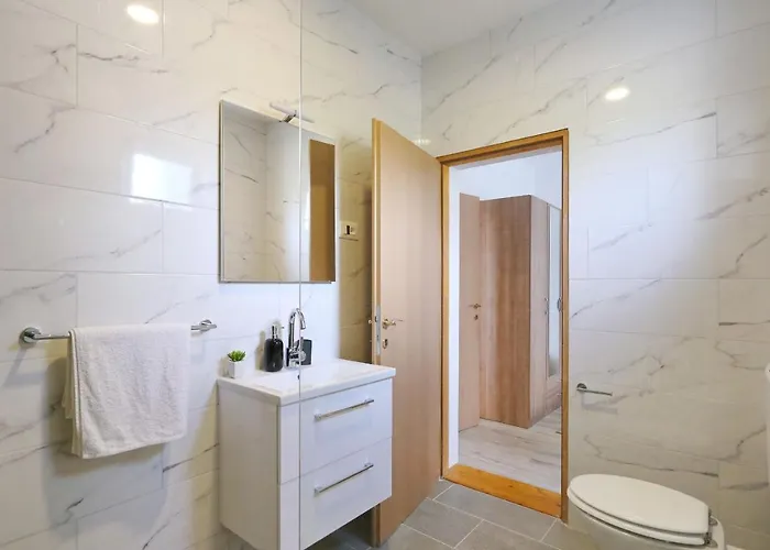 Holidayhouse Alirio With Heated Pool. * 브르시