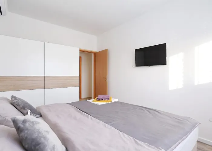 Holidayhouse Alirio With Heated Pool. Villa