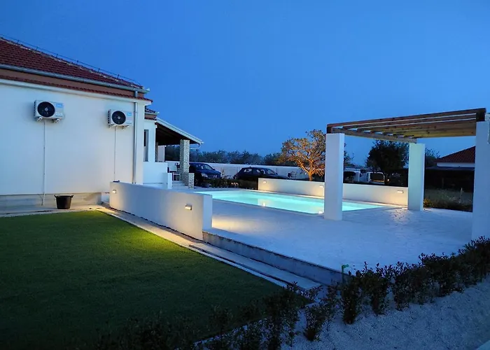 Holidayhouse Alirio With Heated Pool. 빌라