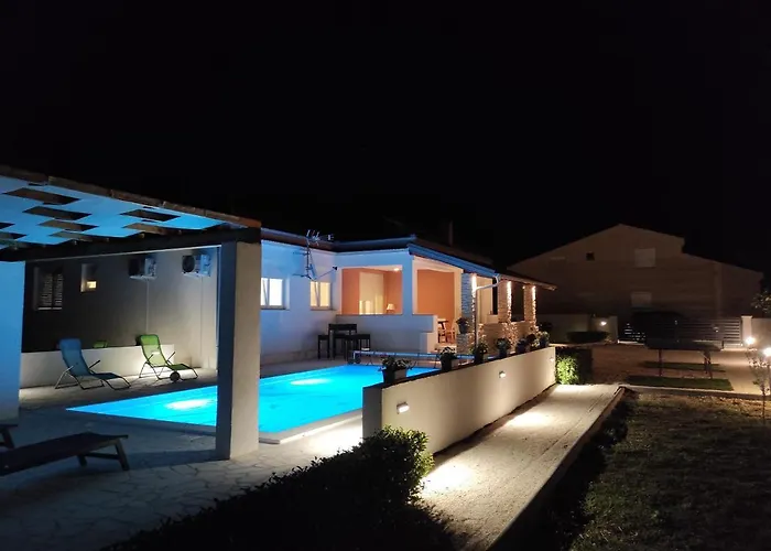 Holidayhouse Alirio With Heated Pool. Vila *