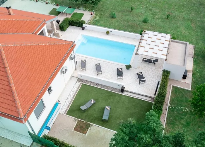 Holidayhouse Alirio With Heated Pool. Vrsi