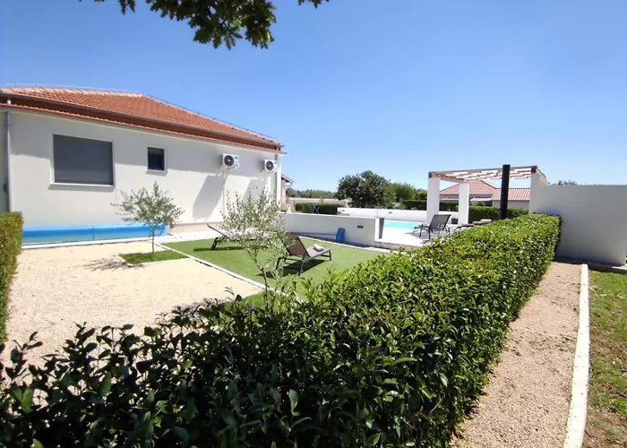 Holidayhouse Alirio With Heated Pool. Vrsi