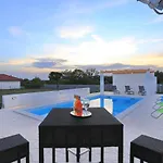 Vila Holidayhouse Alirio With Heated Pool. Vrsi