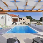 Holidayhouse Alirio With Heated Pool. *