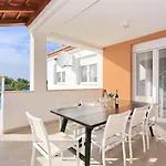 Vila Holidayhouse Alirio With Heated Pool.