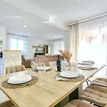 Vila Holidayhouse Alirio With Heated Pool.