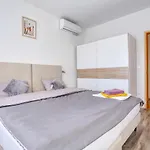 Vila Holidayhouse Alirio With Heated Pool.