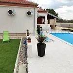 Holidayhouse Alirio With Heated Pool. Vrsi