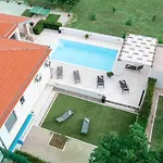 Holidayhouse Alirio With Heated Pool. Vrsi