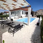 Holidayhouse Alirio With Heated Pool. * Vrsi
