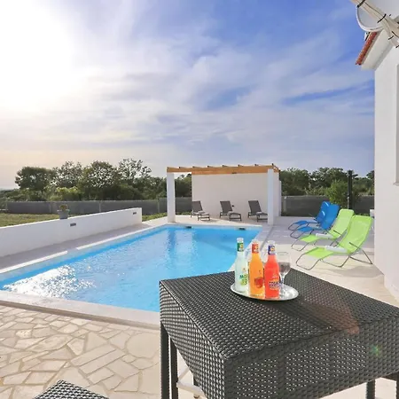 Holidayhouse Alirio With Heated Pool. * Vrsi