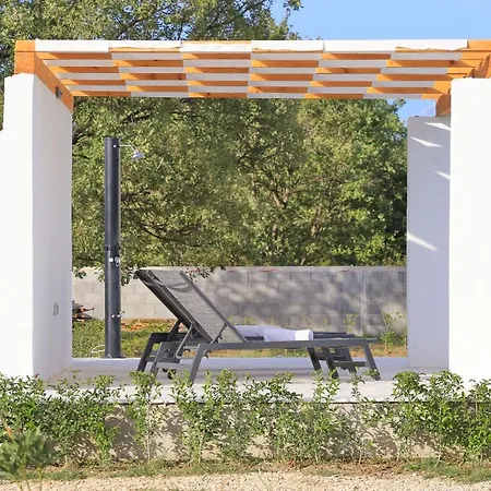 Holidayhouse Alirio With Heated Pool. Vila Vrsi