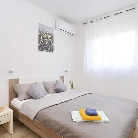 Holidayhouse Alirio With Heated Pool. Villa *