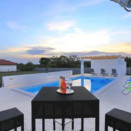 Villa Holidayhouse Alirio With Heated Pool. Vrsi