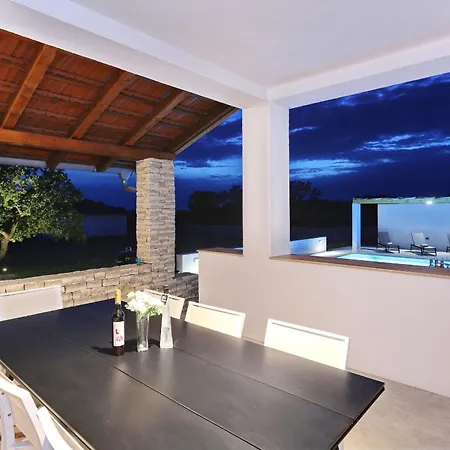 Holidayhouse Alirio With Heated Pool. Villa