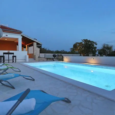 Holidayhouse Alirio With Heated Pool. Villa *