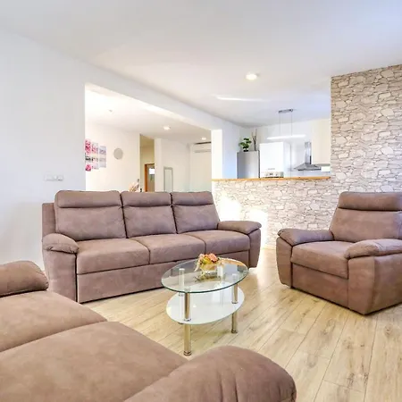 Villa Holidayhouse Alirio With Heated Pool.