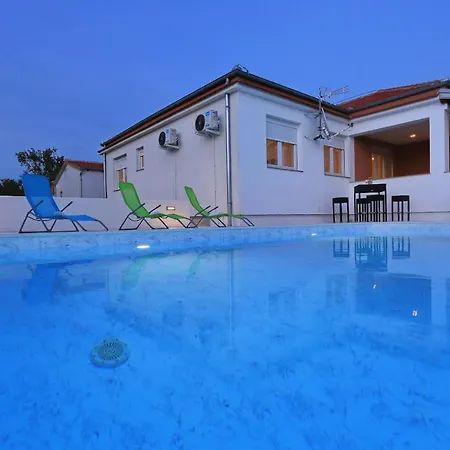 Holidayhouse Alirio With Heated Pool.