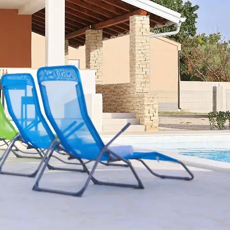 Holidayhouse Alirio With Heated Pool. Villa Vrsi