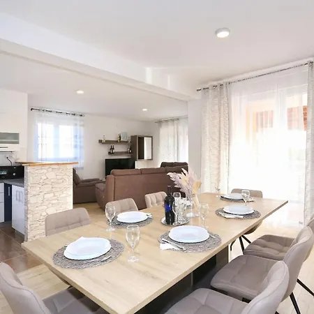 Villa Holidayhouse Alirio With Heated Pool.