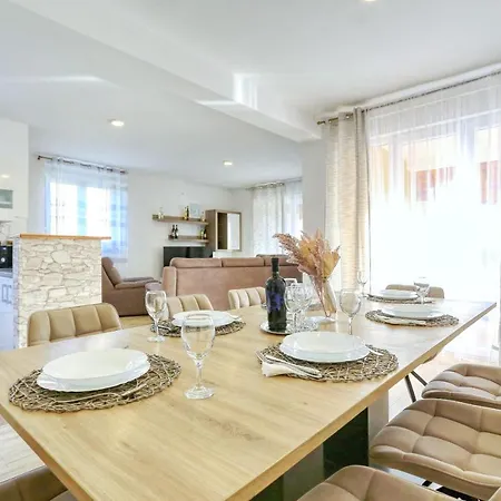 Villa Holidayhouse Alirio With Heated Pool.