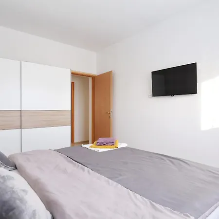 Holidayhouse Alirio With Heated Pool. Villa