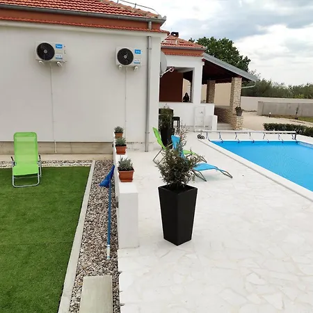 Holidayhouse Alirio With Heated Pool. Vrsi