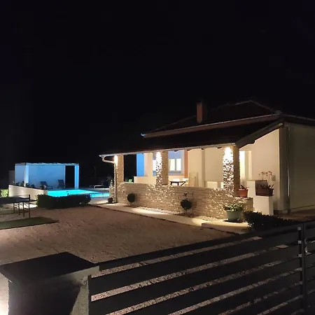 Holidayhouse Alirio With Heated Pool.