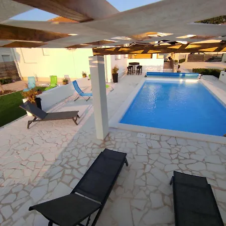 Holidayhouse Alirio With Heated Pool. Villa