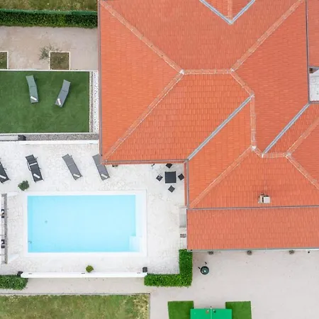 Holidayhouse Alirio With Heated Pool.