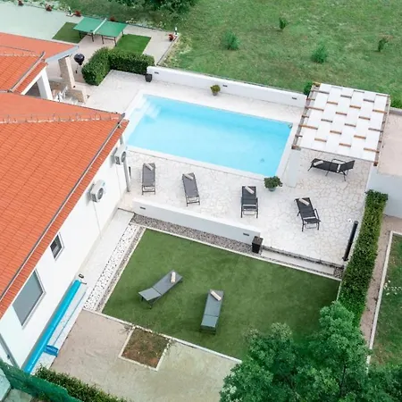 Holidayhouse Alirio With Heated Pool. Vrsi