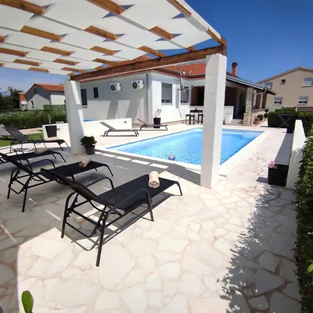 Holidayhouse Alirio With Heated Pool. * Vrsi