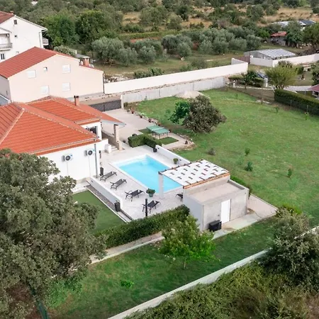 Holidayhouse Alirio With Heated Pool. Villa Vrsi