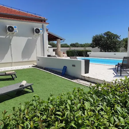 Villa Holidayhouse Alirio With Heated Pool. Vrsi