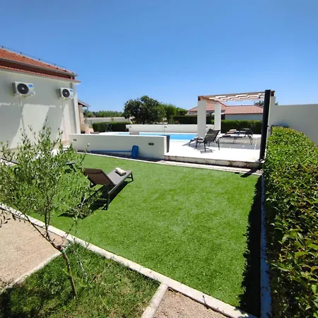 Holidayhouse Alirio With Heated Pool. Villa
